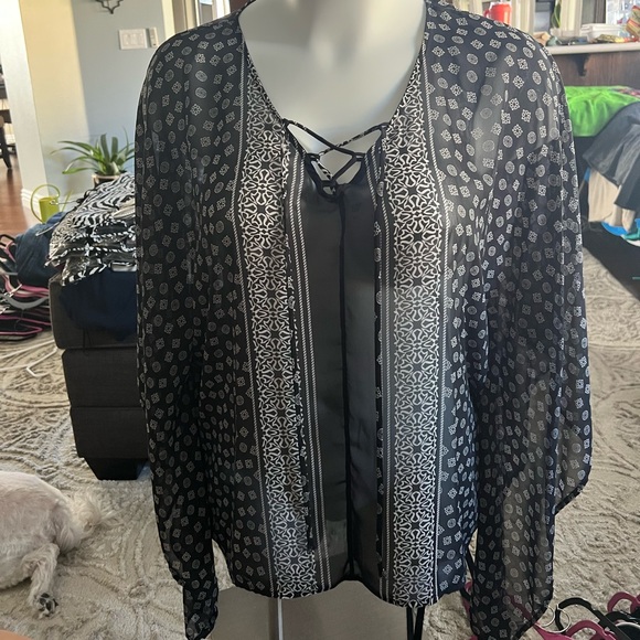 Woman’s top - Picture 3 of 4